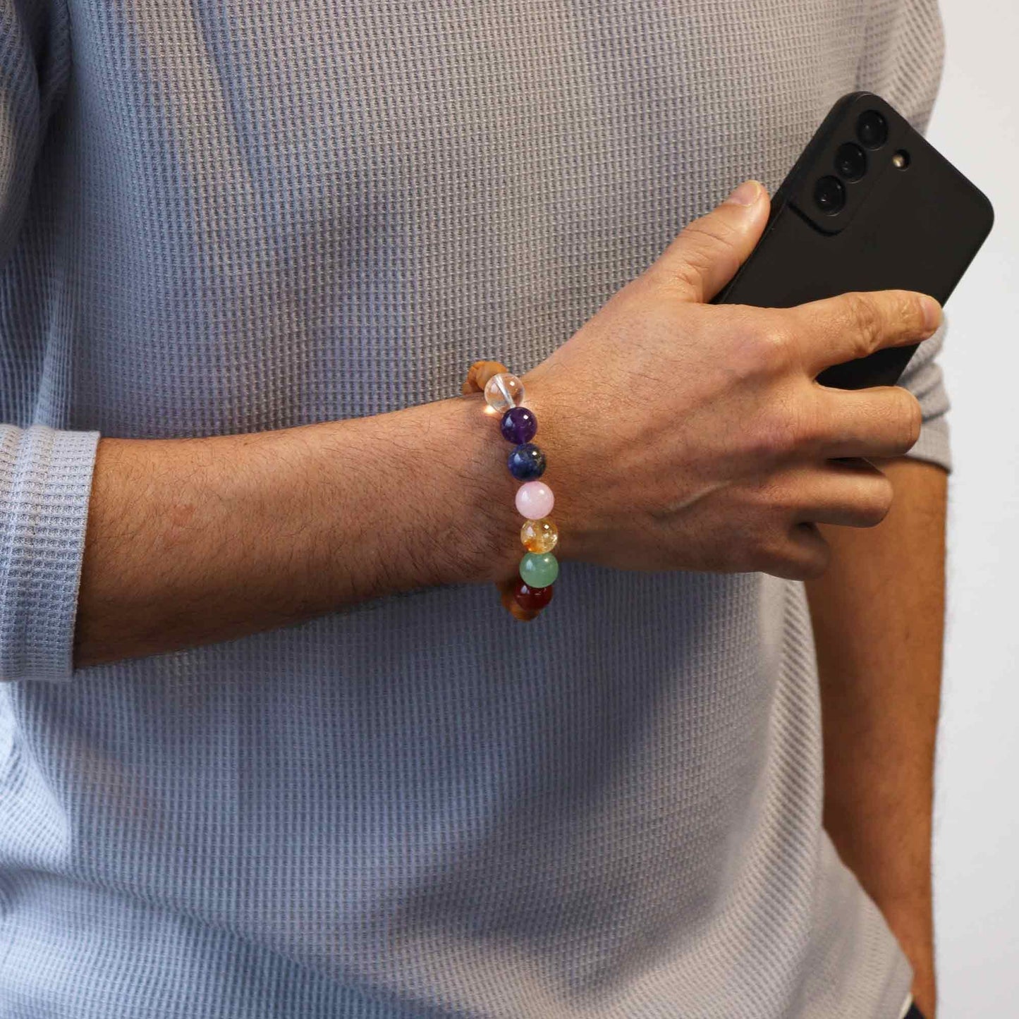 Bracciale in legno di cedro con sette chakra