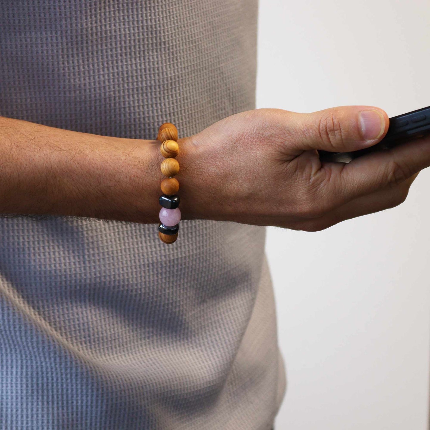 Bracciale in legno di cedro per il chakra del cuore con rosario
