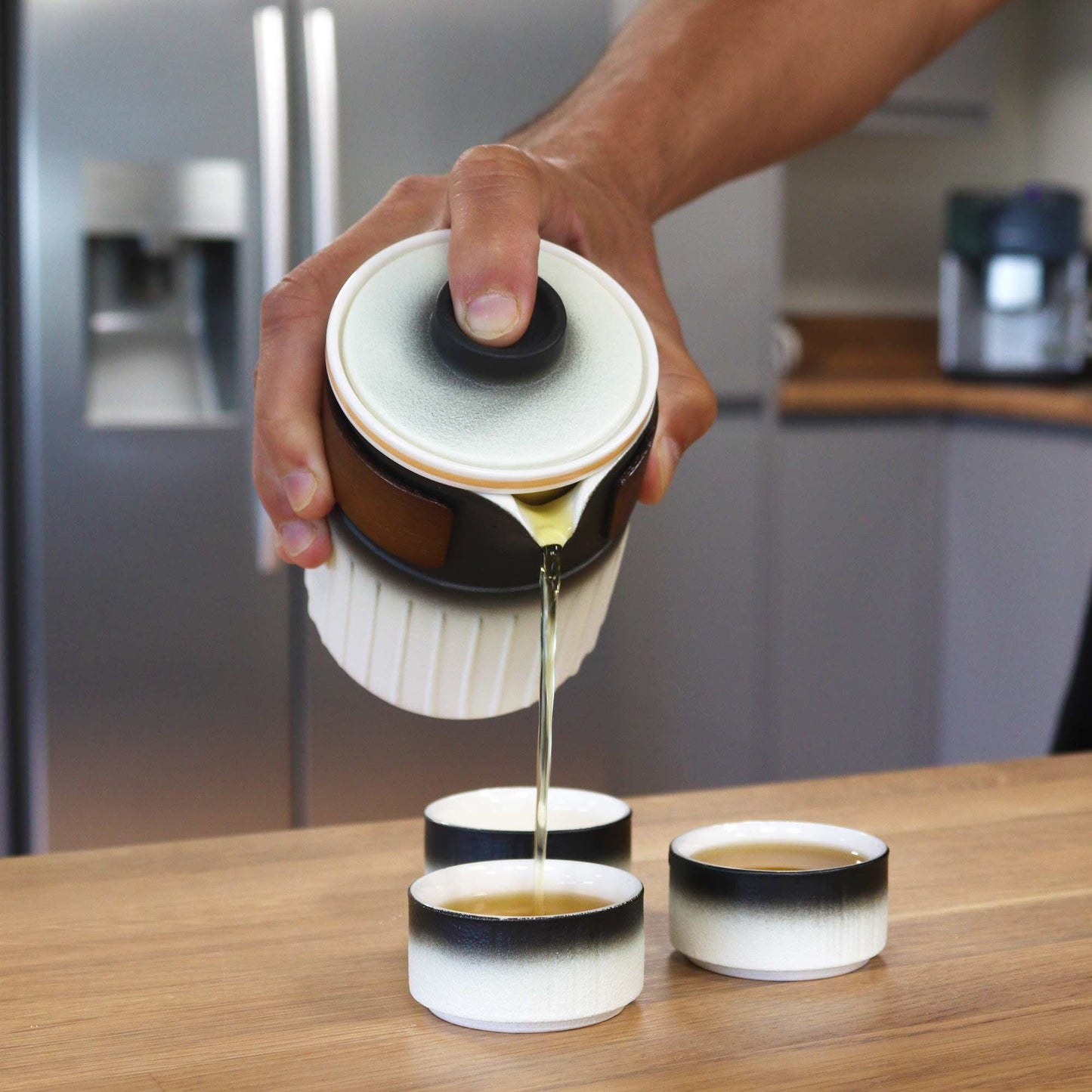 Set da viaggio in ceramica con teiera – Tre amici – confezione da viaggio