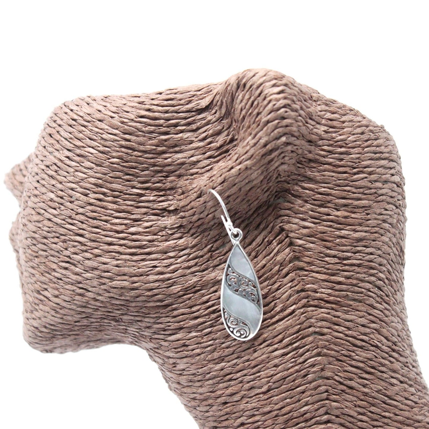 Orecchini in conchiglia e argento – goccia – madreperla (MOP)