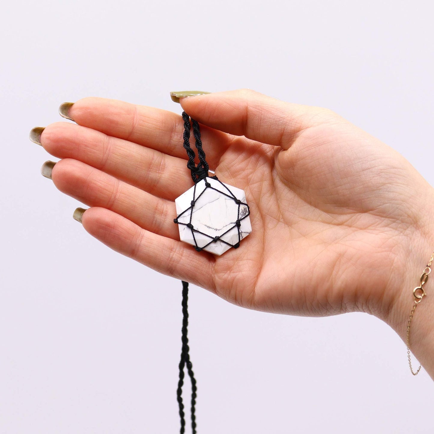 Ciondolo – esagono in howlite bianca