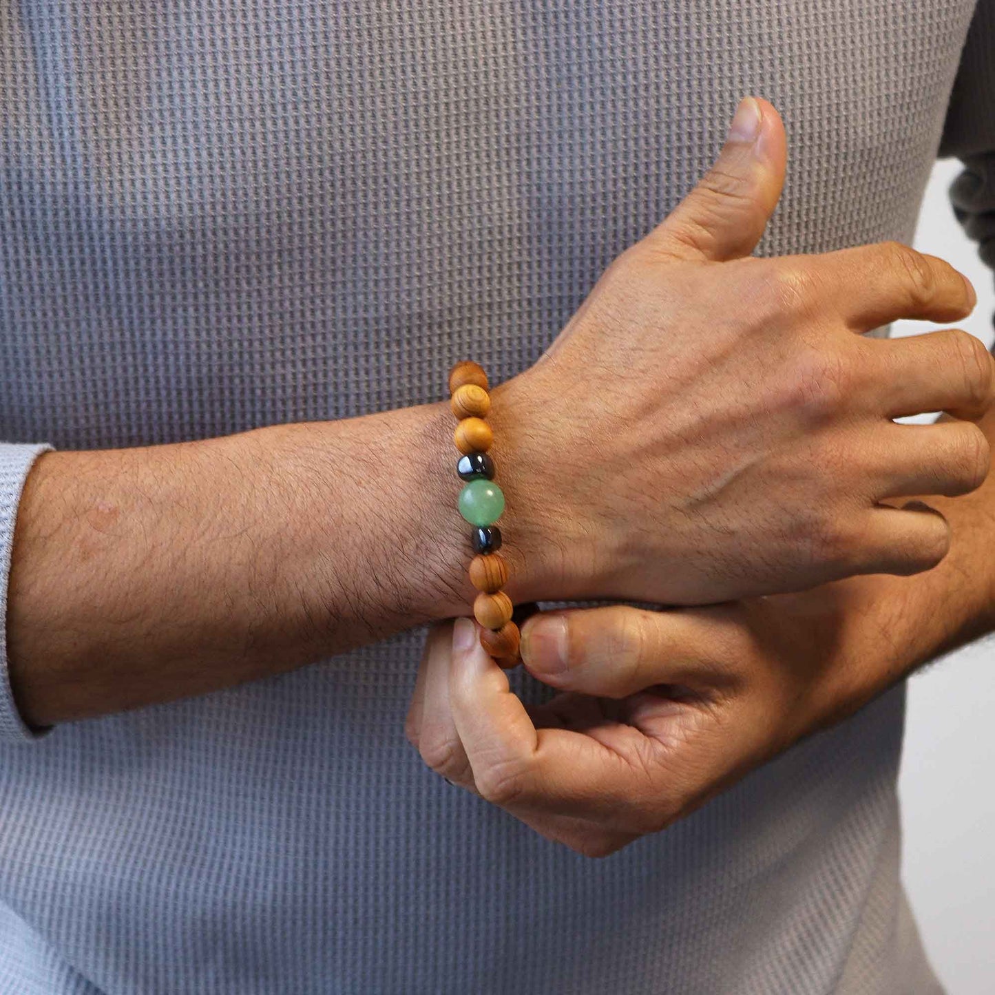 Bracciale in legno di cedro per il chakra sacrale con avventurina
