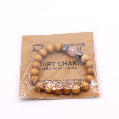 Bracciale in legno di cedro per il chakra del cuore con rosario