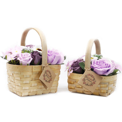 Grande bouquet di lillà in cesto di vimini