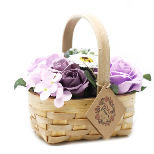 Bouquet di lillà medio in cesto di vimini