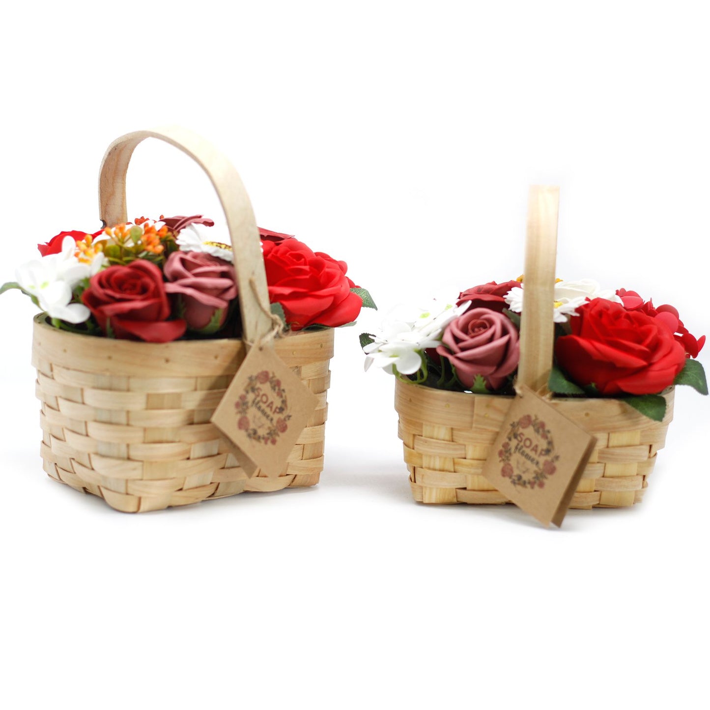 Grande bouquet rosso in cesto di vimini