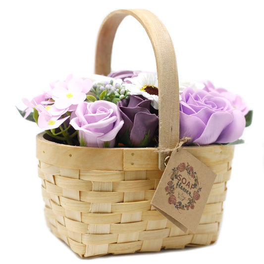 Grande bouquet di lillà in cesto di vimini