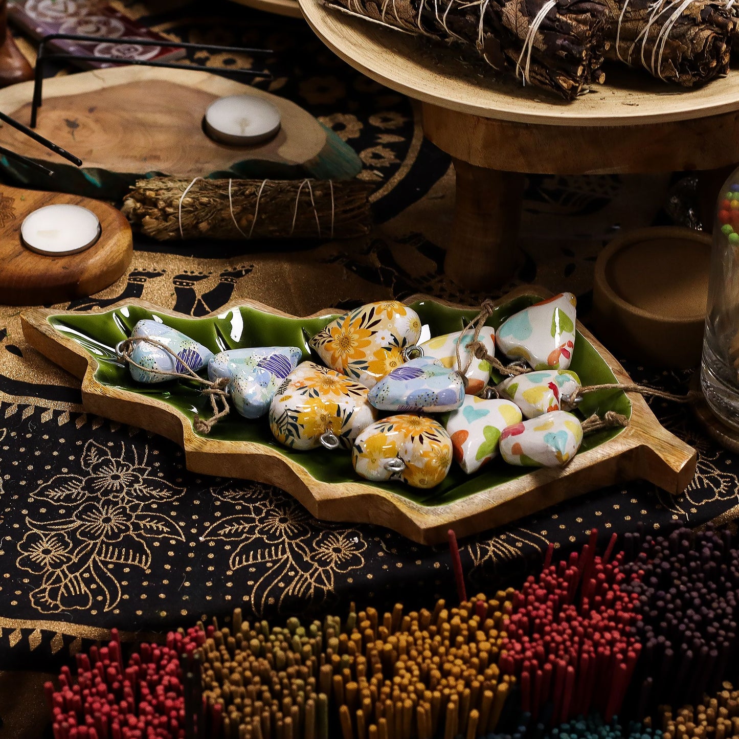 Ciotola in legno smaltato a forma di foglia - 33x17cm